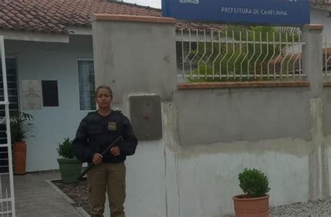 JOVEM É IMOBILIZADO APÓS PASSAR EM FRENTE A CRECHE EM CANELINHA