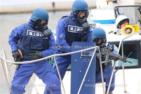 海上保安庁によるテロ対策訓練、不審船への対処の写真素材 195592863 イメージマート