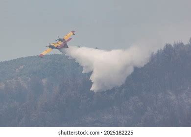 206 Sikorsky Firefighting Helicopter Images, Stock Photos & Vectors ...