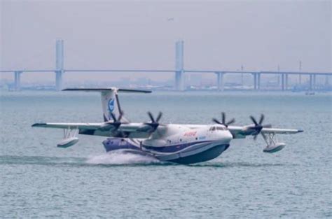 水陆两栖飞机“鲲龙”ag600海上首飞成功