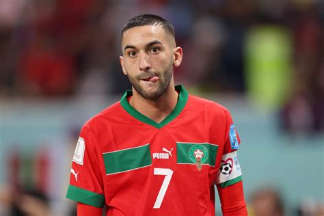 Hakim Ziyech Arrives In Paris As PSG Chelsea Discuss Loan Move Get