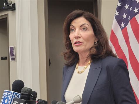 Ny Gov Hochul Clashes With Lawmakers Over Funding For Migrant Crisis Wamc