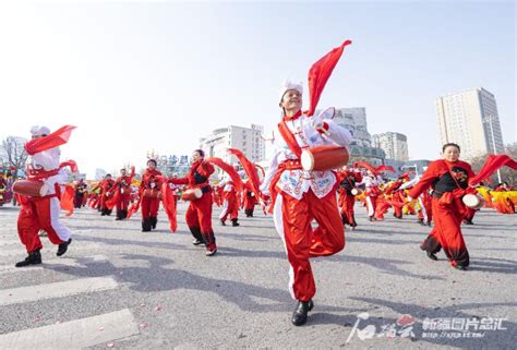 昌吉市6000余名群众表演“非遗”社火闹元宵 天山网 新疆新闻门户