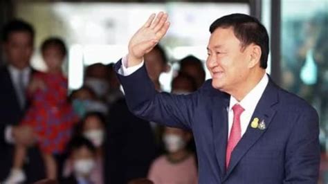 Thailands Billionaire Ex Pm Thaksin Shinawatra Freed On Parole After 6