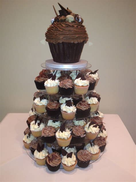 Pin De Ana Ardila En Wedding Cupcakes Ideas Cupcakes Torre De Cupcakes Tortas