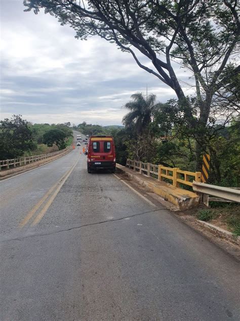 Motorista De Patos De Minas Morre Ap S Carreta Cair De Ponte De