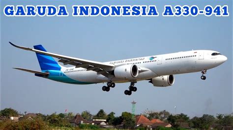 Asap Mengepul Di Landasandetik Detik Pesawat Garuda Indonesia A