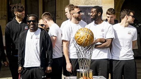 Unikátní trofej čeká na vítěze NBL 3D tiskaři z Liberce se u výroby