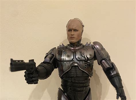 Hot Toys RoboCop Battle Damaged Ver Alex Murphy Collectible Figures Set Page 156