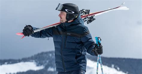 How to choose a ski jacket: a comprehensive guide | Helly Hansen