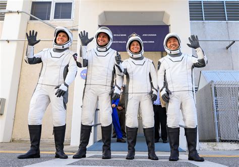 Nasas Spacex Crew 5 Picture Perfect Launch To International Space Station