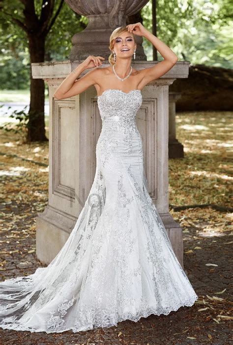 Elegant Lace Wedding Dress