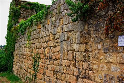 Promenade dans Belaye Les remparts du château des Evêques Flickr