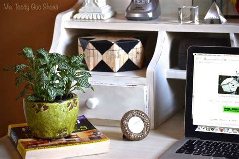 How To Feng Shui Your Desk And Improve Your Life Feng Shui Your Desk