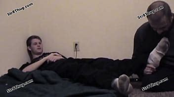 mi vecina nos huele los pies y las axilas y también los lame XVIDEOS