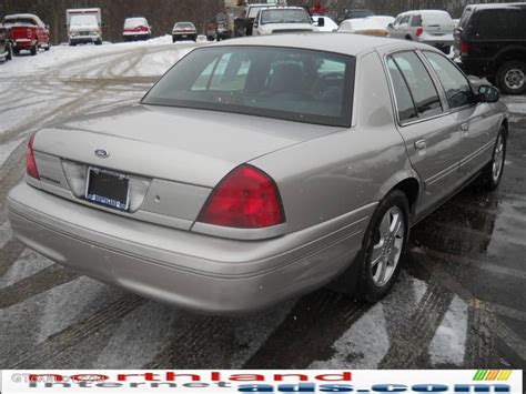 2004 Silver Birch Metallic Ford Crown Victoria LX Sport 24363390 Photo