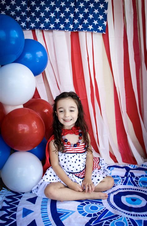 4TH OF JULY AMERICAN FLAG BACKDROP AND DIY CONFETTI POPPERS - Crazy ...