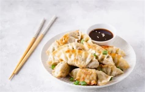 Fried Dumplings Vs Steamed Dumplings What S The Difference