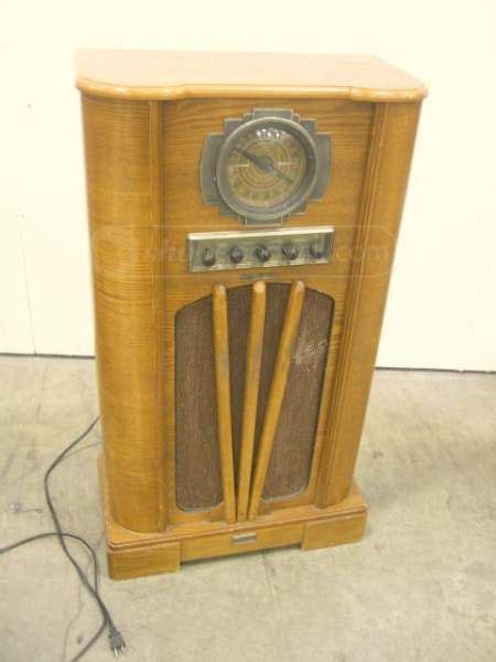 Vintage Thomas Replica Of Round Dial Floor Radio Vintage Electronics