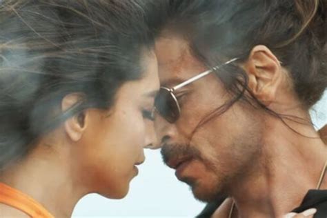 Shah Rukh Khan And Deepika Padukone Have A Kiss Scene In Pathaan Srk