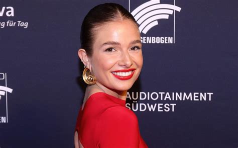 Lola Weippert plädiert im Bikini für mehr Nacktheit Der weibliche Körper ist so schön