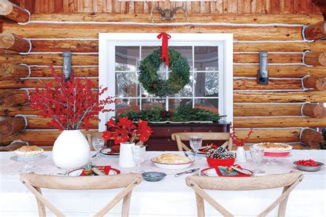 Interior: Cozy Christmas cottage | Style at Home | Cozy christmas, Rustic backdrop, Cottage style