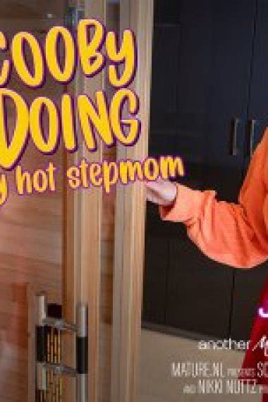 Maturenl Naughty Milf Jordan Perry Cosplayed As Velma For Her Stepson