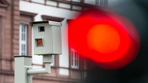 Rote Ampel überfahren Zeitpunkt entscheidend für Strafe