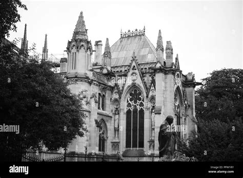 La fotografía en blanco y negro de los monumentos de París Francia