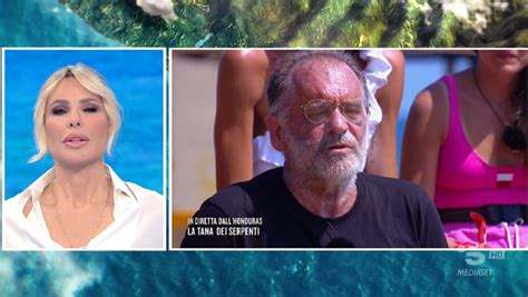 L Isola Dei Famosi Malore Per Simone Antolini