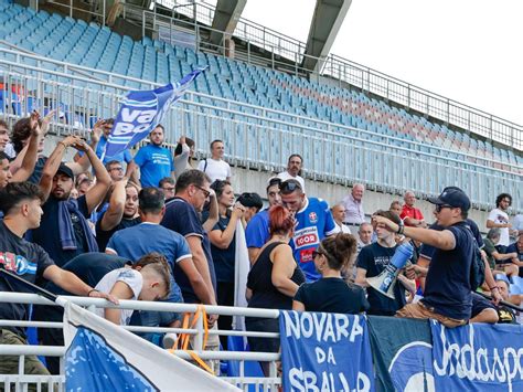 Festa Allo Stadio Per Il Novara Che Presenta La Squadra Con Le Nuove