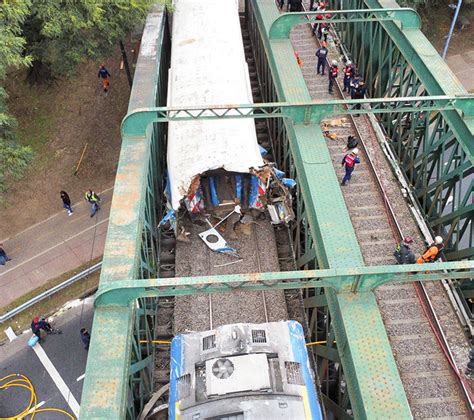 Choque Y Descarrilamiento De Trenes Asistieron A Casi Heridos Y