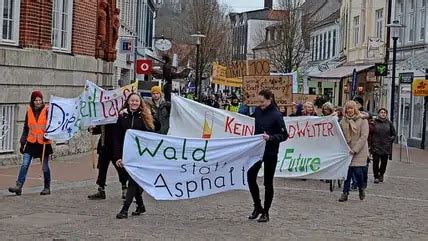 Globaler Klimastreik in Bad Segeberg Nur ein harter Kern kämpft noch