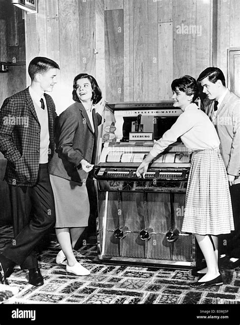 Jukebox 1950s Stock Photos And Jukebox 1950s Stock Images Alamy