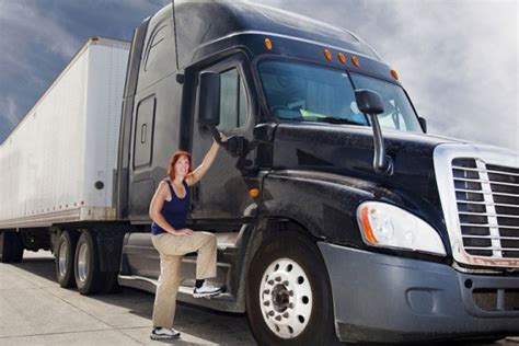 Women in Trucking: Female Truck Drivers and Safety