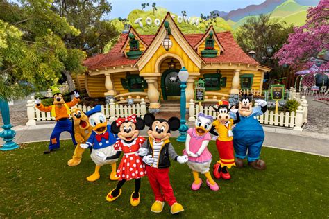 Reimagined Mickeys Toontown Reopens March At The Disneyland