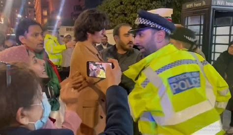 Pro PTI Protester Held Near Nawazs Home In London World DAWN