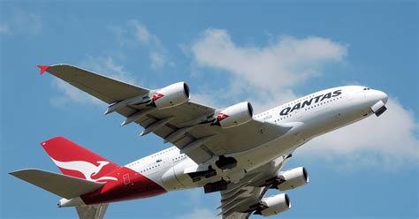 Qantas flight 32