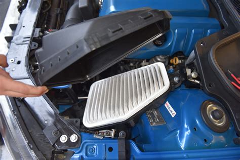 Changing Engine Air Filter Ve Commodore Autoinstruct