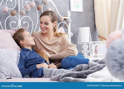 Mother And Daughter Talking Stock Image Image Of Happiness Lady