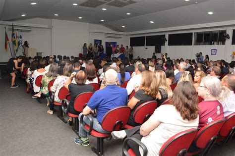 URI Câmpus Santiago Formandos colam grau em gabinete