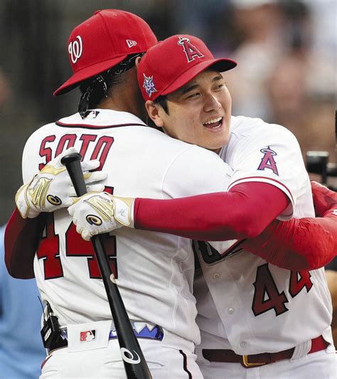 【mlb】大谷翔平はみんなのアイドル キング争いのゲレロ、rソックスの‘レジェンド‘オルティスさんらが記念撮影＆サインの「大谷詣で