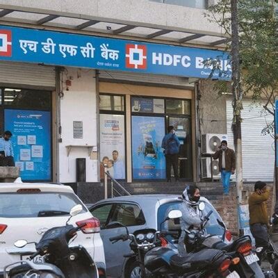 HDFC Bank Rallies 4 Hits Record High As Foreign Holding Slips Below