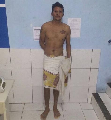 Homem Que Sequestrou E Estuprou Garota De Anos Agredido Dentro Da