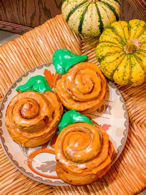 Easy Pumpkin Shaped Cinnamon Rolls The Soul Food Pot