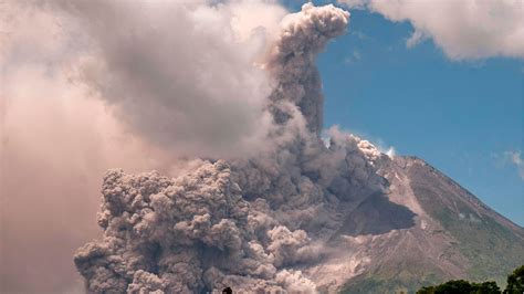 Meter Aschewolke Hier Bricht Einer Der Gef Hrlichsten Vulkane Aus