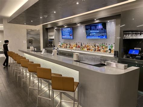 How To Access American Airlines Admirals Clubs