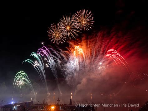 Das Feuerwerk Beim Sommerfestival Im Olympiapark Nachrichten M Nchen