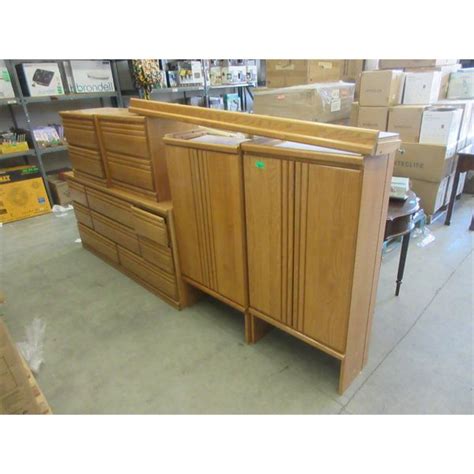 5 Piece Wood Dresser And Night Stand Set