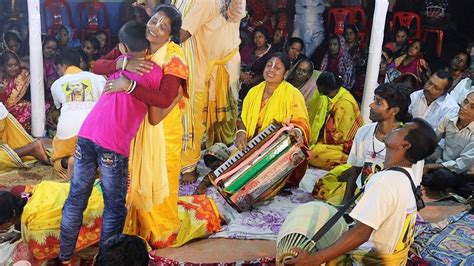 গভীর রাতের কীর্তন শুনে চোখের জল ধরে রাখতে পারলাম না মীরা সম্প্রদায়